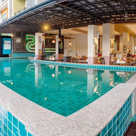 Hotel Blue Sky Patong Esterno foto