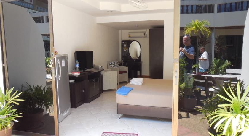 Hotel Blue Sky Patong Esterno foto