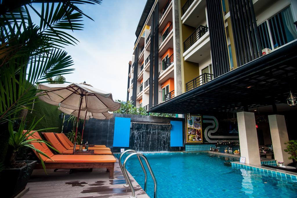 Hotel Blue Sky Patong Esterno foto