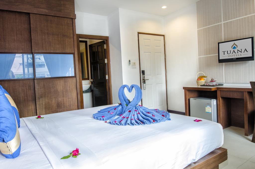 Hotel Blue Sky Patong Esterno foto