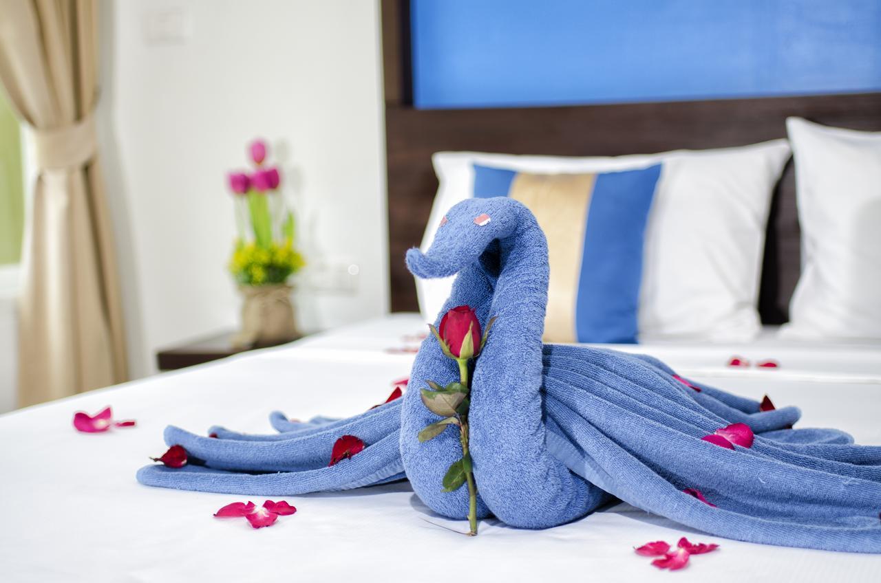 Hotel Blue Sky Patong Esterno foto