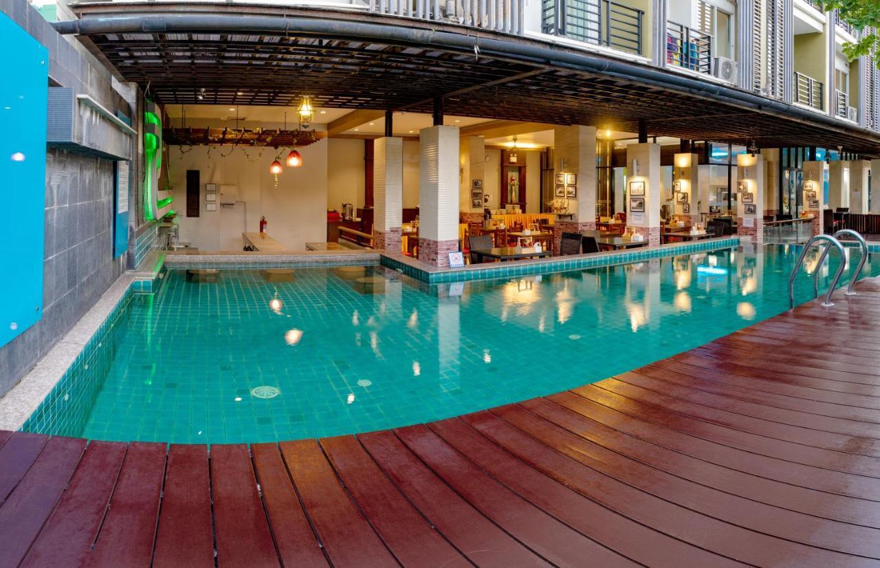 Hotel Blue Sky Patong Esterno foto